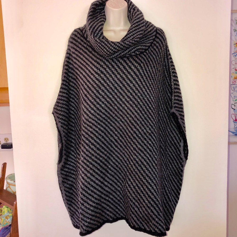 Gap Gray/Black Patterned Cowl Sweater Cape - image 1